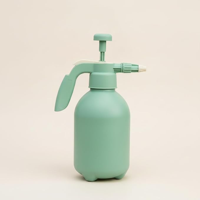 Water s with Adjustable Nozzle Trigger-Style Pressurized Spray Bottle Large Capacity Hand-Operated Bottle