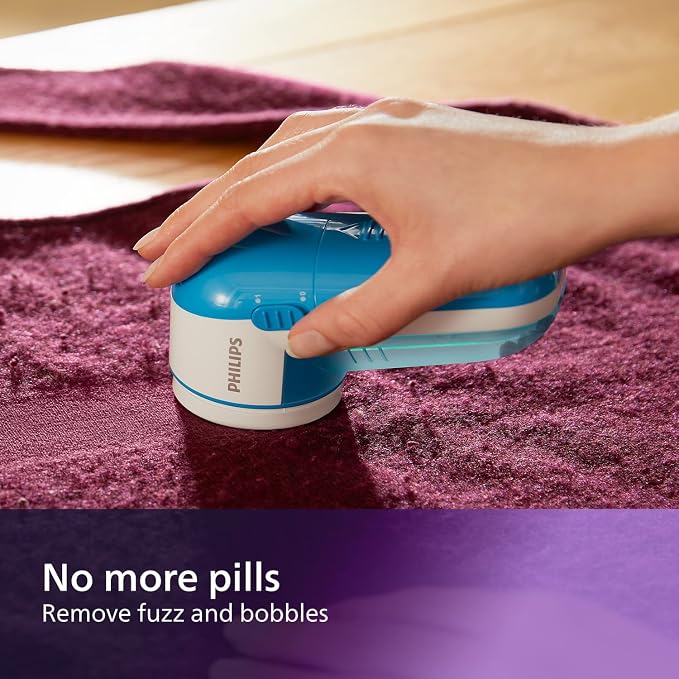 Philips Fabric Shaver, Removes Pills and Lint, Large Blade Surface, Blue | Removes Pills Fast – depiller for all garments, cleaning brush and batteries included, blue (GC026/00)