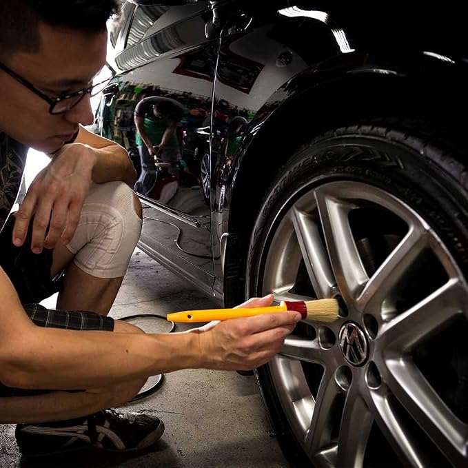 Chemical Guys, Boars Hair Detailing Brush for Wheels, Grilles & Interior | Soft boars-hair bristles gently clean wheels, grilles, emblems and interior surfaces without scratching