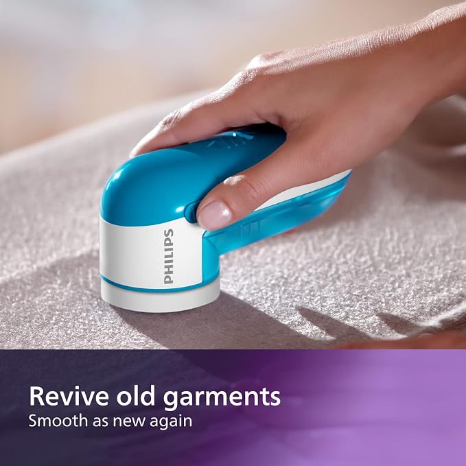 Philips Fabric Shaver, Removes Pills and Lint, Large Blade Surface, Blue | Removes Pills Fast – depiller for all garments, cleaning brush and batteries included, blue (GC026/00)