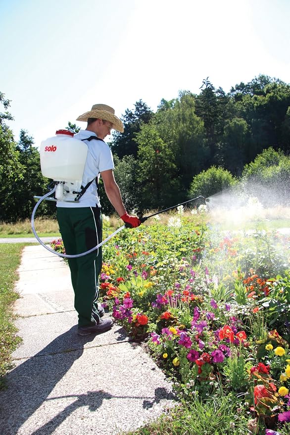 SOLO 425 4-Gallon Piston Backpack Sprayer, Wide Pressure Range up to 90 psi