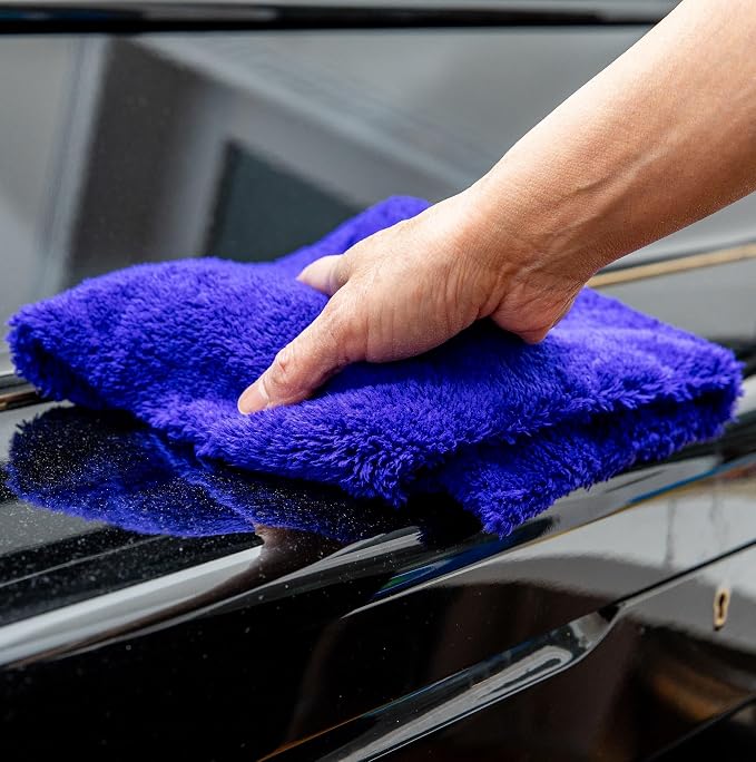 L.I.Q. Microfiber Cleaning Cloths, Reusable and Lint-Free, Pack of 12 | 4 Types of Microfiber Cloths for Cleaning: Coral Fleece, Glass, Fishscale, Long Pile (3 Each), Easy to Wash, Durable Quality