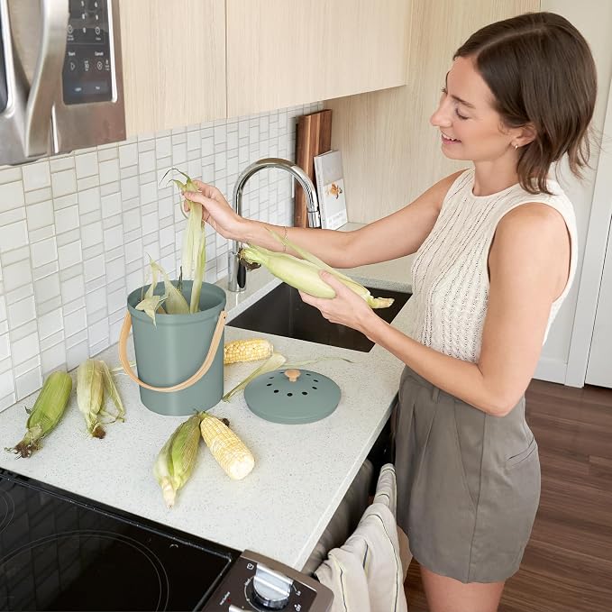 Beautiful Kitchen Compost Bin with Smell Proof Lid for Your Countertop | Rust Proof and Odorless 1.1 Gallon Bucket with No Smell Filters - Easy to Clean and Looks Great on Any Kitchen Counter