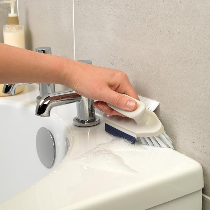 Beldray 4-in-1 Bathroom Buddy – Multipurpose Deep Clean Scrubbing Brush, V-Shaped, Squeegee Edge, Narrow Side & Tail Bristles, Ergonomic Handle, Suitable for Floors, Tiles, Corners & More